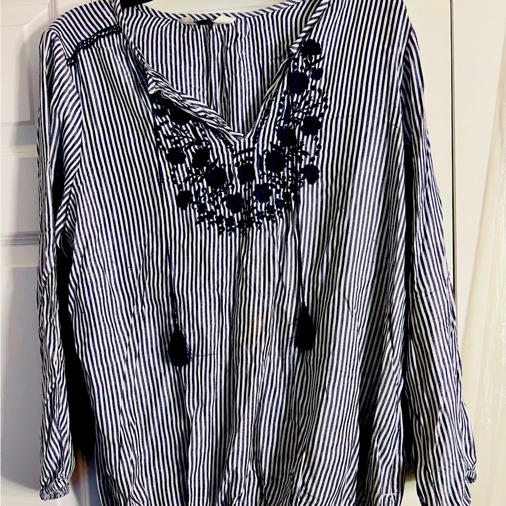 Brand new women's embroidered tunic blouse. Size L. Excellent condition.